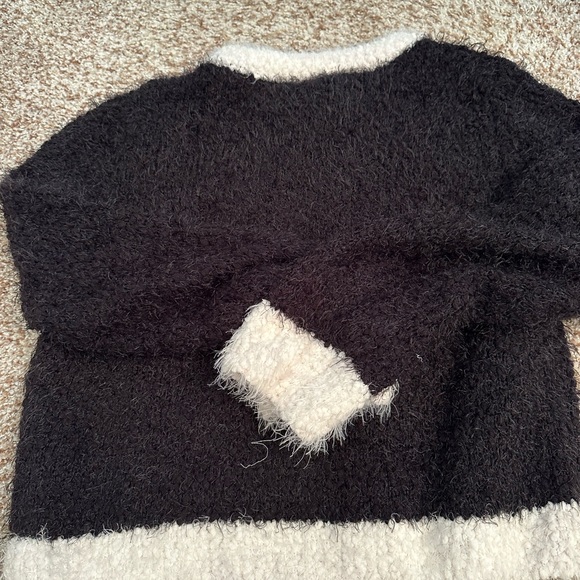 Really soft H&M sweater with jeweled buttons. Size L. - Picture 8 of 8